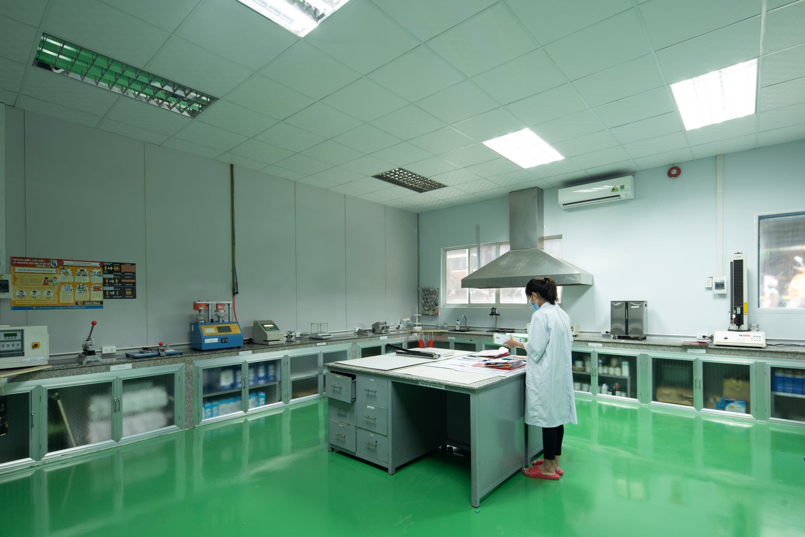 Dermapack membangun Laboratorium Pengujian Bahan Kemas