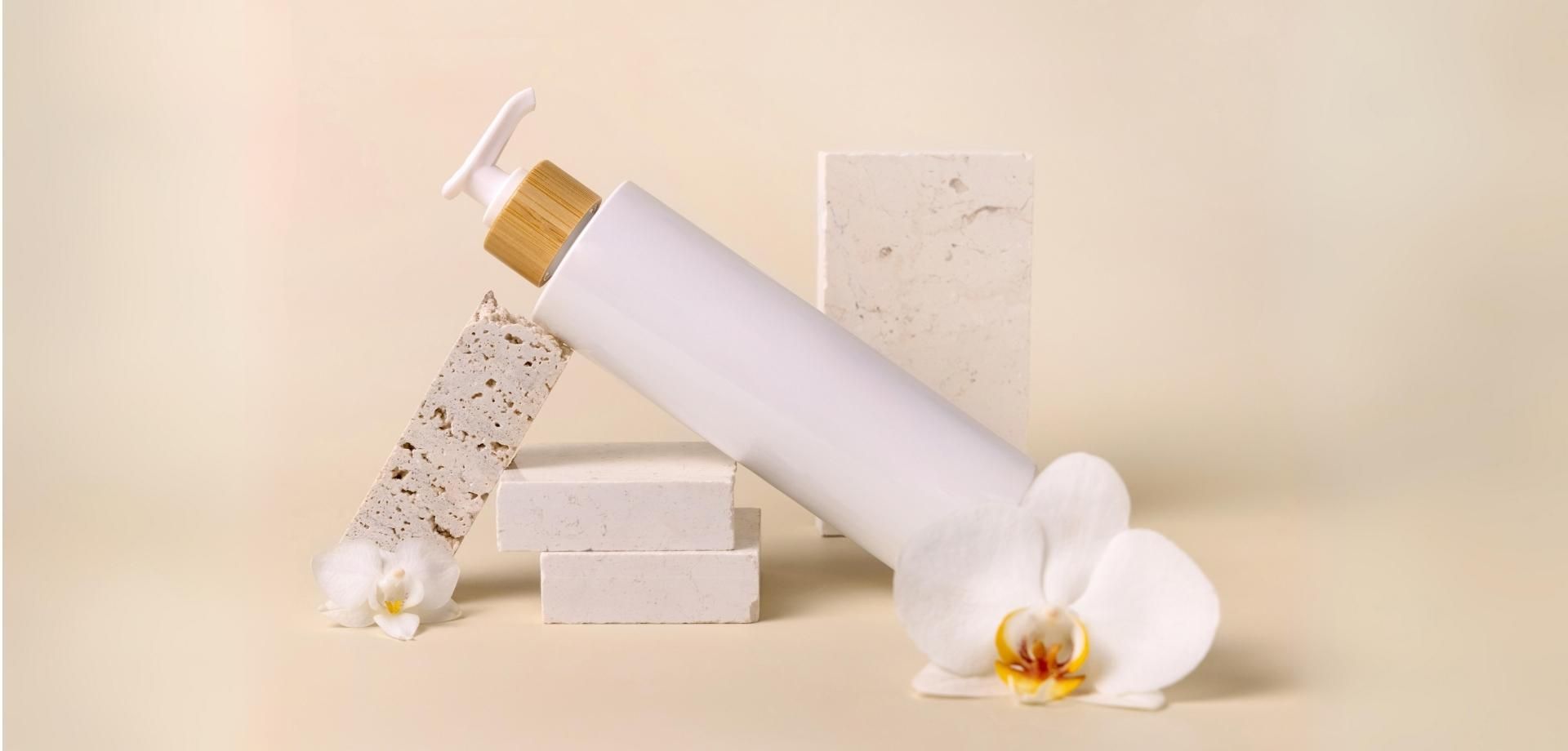 Perbandingan kemasan kosmetik sekali pakai dan isi ulang