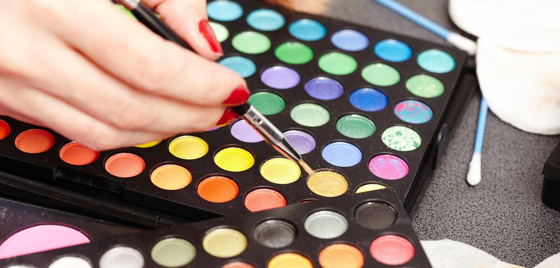 Rekomendasi Eyeshadow untuk Pemula dengan Harga Terjangkau - Dermapack